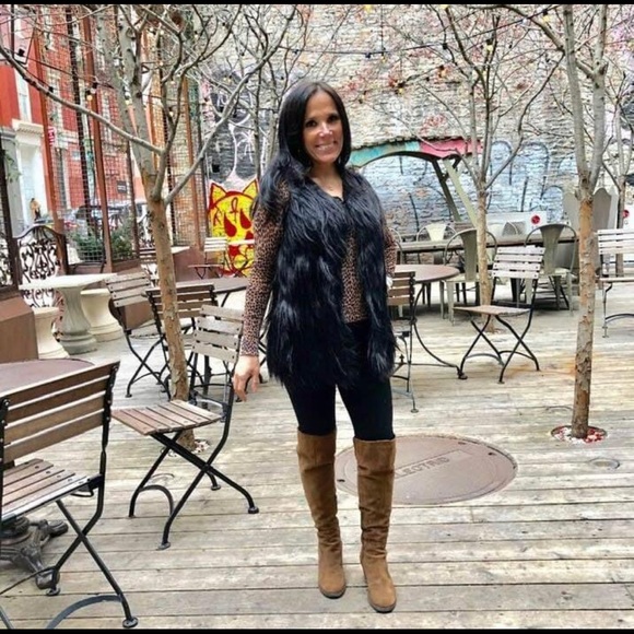 Meet your Poshers, Patty and Angelina! Mother/daughter duo🥰 - Picture 6 of 9